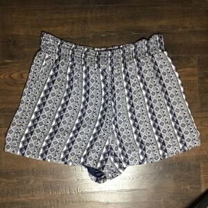 Navy blue and white geometric pattern lined shorts waist 30” sz M summer spring